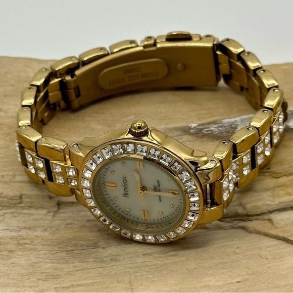 Fashion watches 4pcs, Chicos, Trendz, Geneva, and Armitron.Need batteries.(210) - Picture 4 of 16